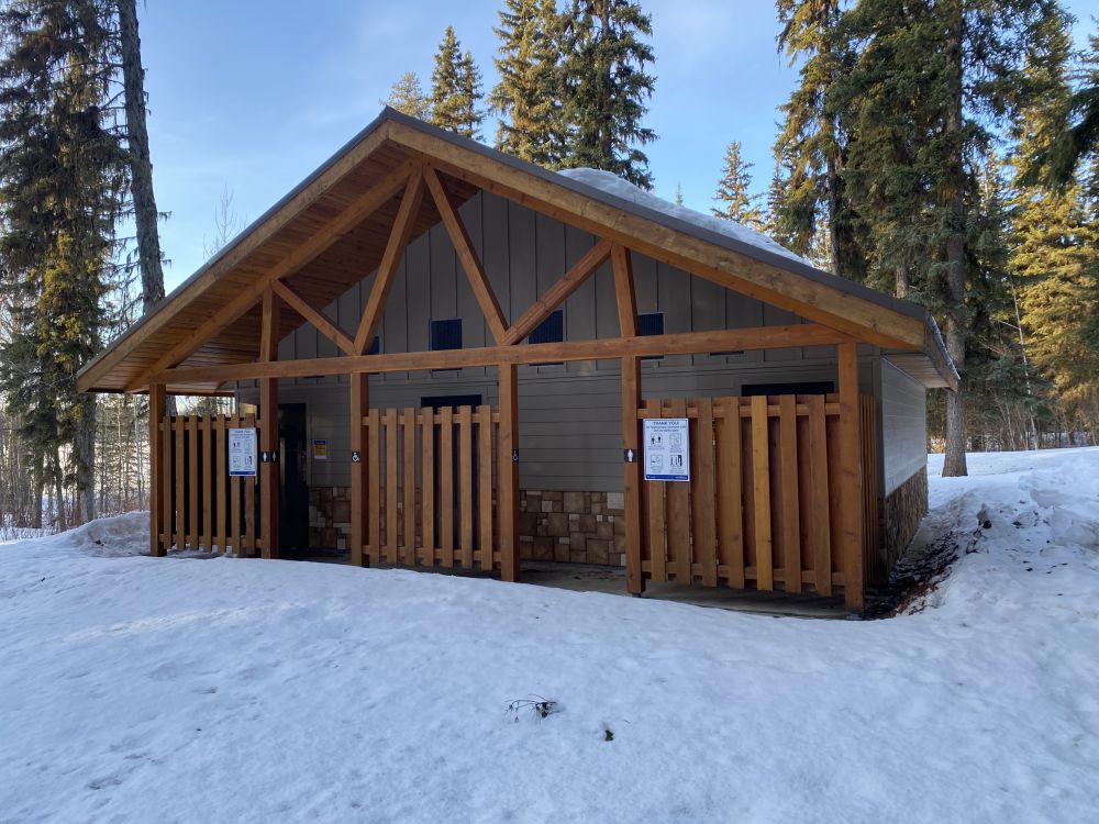 10 Mile lake provincial park washrooms