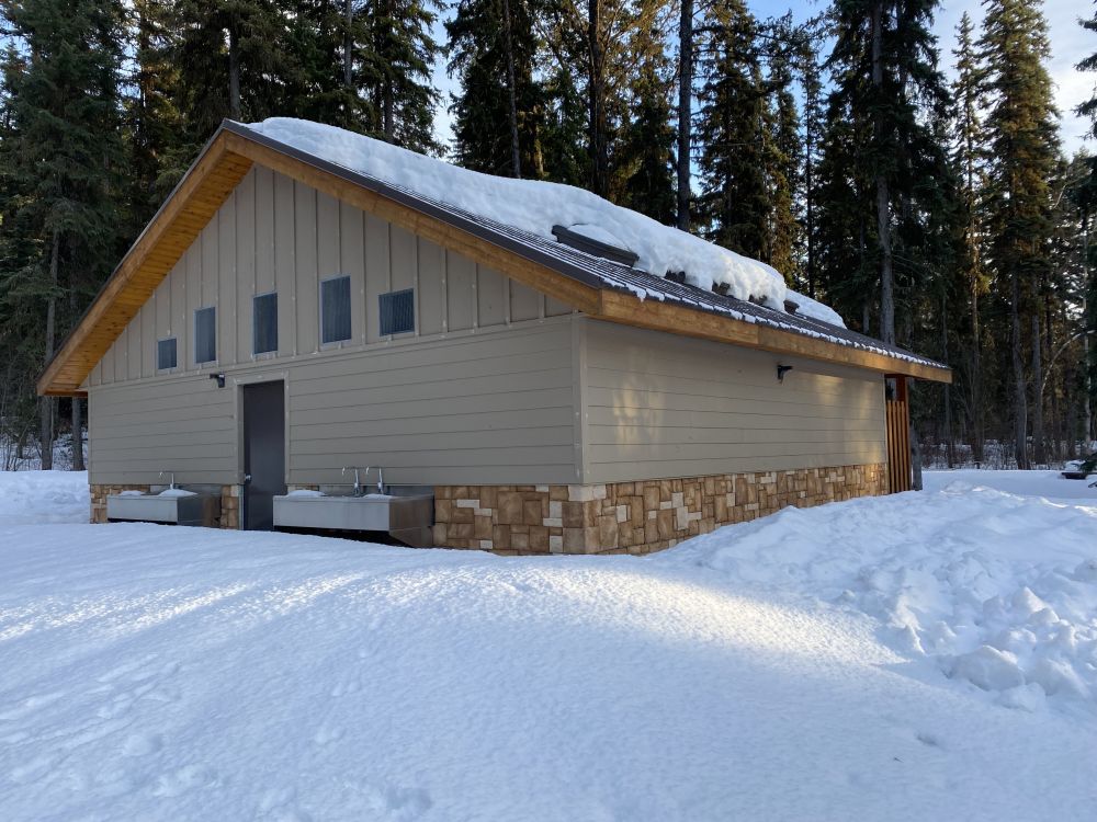 10 Mile lake provincial park washrooms